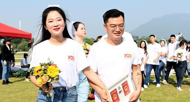 台湾青年参加大陆集体婚礼：“爱在漳州，一起向未来”