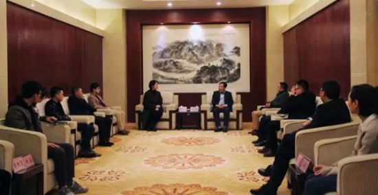 遂宁市委常委、宣传部长杨颖会见各媒体记者。 钟欣 摄