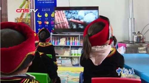 四川大凉山：彝族娃娃跟着“AI老师”学普通话